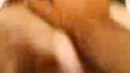 Los agentes abofetean a una mujer madura en un juguete porno taboo latino de burro, antes de comenzar la Doble penetración