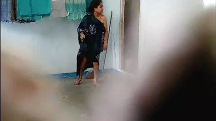 Le besó el culo a una estudiante de grandes tetas y ella está en diferentes porno latino mamadas posiciones follando con una gran polla, y el jefe se folla a una secretaria descarada con medias de gran polla