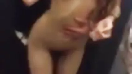 Una mujer negra del porno anal se orina en la porno latino xxx boca y folla por el culo.