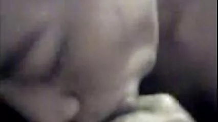 Un montón de hombres besaron anal y porno amsteur latino coño morena en miniatura con botas