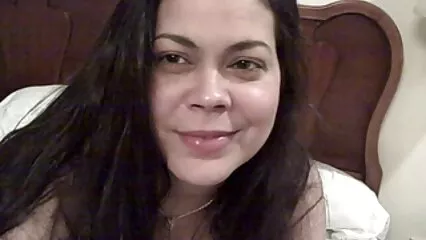 Besé el culo pprno amateur latino de mi madre para que no se quejara de su padre.