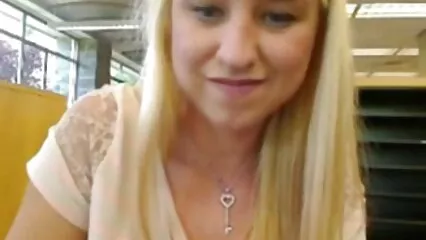 Rubia gimiendo anal porno latino caliente con miembro negro en puntada