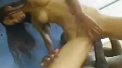 Rader viola a una rubia en su dormitorio y la besa en el porno de hermanos latinos ano