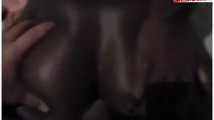 Un porno latino morenas hombre lame el culo gordo de una rubia madura y folla con un beso en el ano i