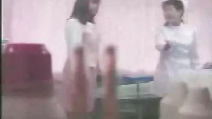 Follando a una jovencita en un beso anal caliente. cornudos latinos