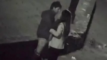 Mi marido no está, y por eso quiero sexo porno en latino español anal. Es bueno que haya venido el vecino.