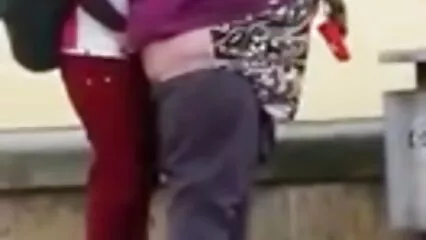 Los artistas del pickup se turnan xxx videos español latino para desenterrar el culo de una morena con un buen burro