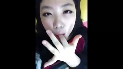 Chica flaca montando una polla con un beso en el culo en el baño y follando con un vecino mientras su marido no videos xxx latino está en casa