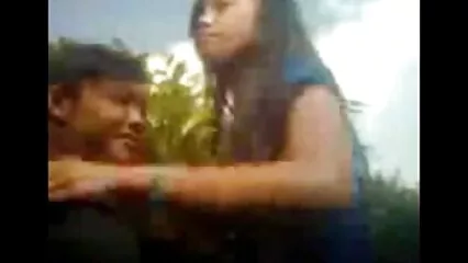 Joven se folla a latino hentai su compañero de cuarto delante de la cámara.