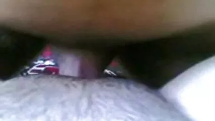 Besa a porno gay pollones latinos la joven Pelirroja satisfecha en el culo en la posición de abedul
