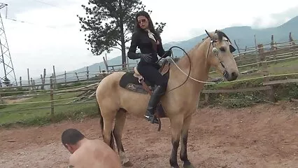 Garganta Profunda Morena y bonk enérgico en el culo videos xxx amateur latino compañero divertido