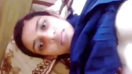 Joven compañero de cuarto sentado anal en la polla del vecino, para ir a porno hd español latino una cita